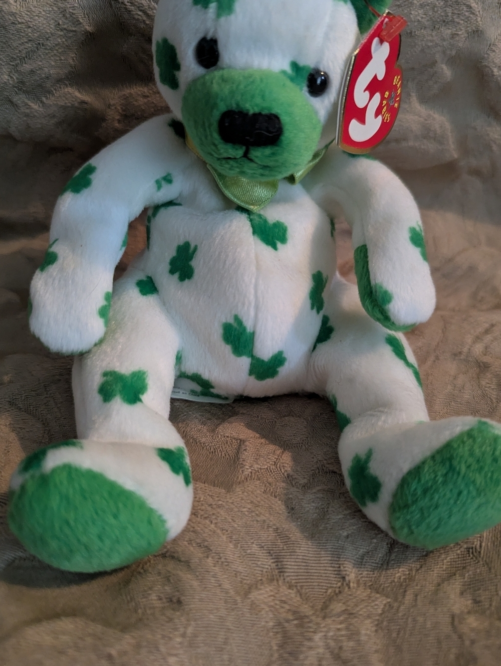 Ty Beanie Baby āCloverā Bear š Retired White Bear w/ Green Clovers Plush - Picture 3 of 9